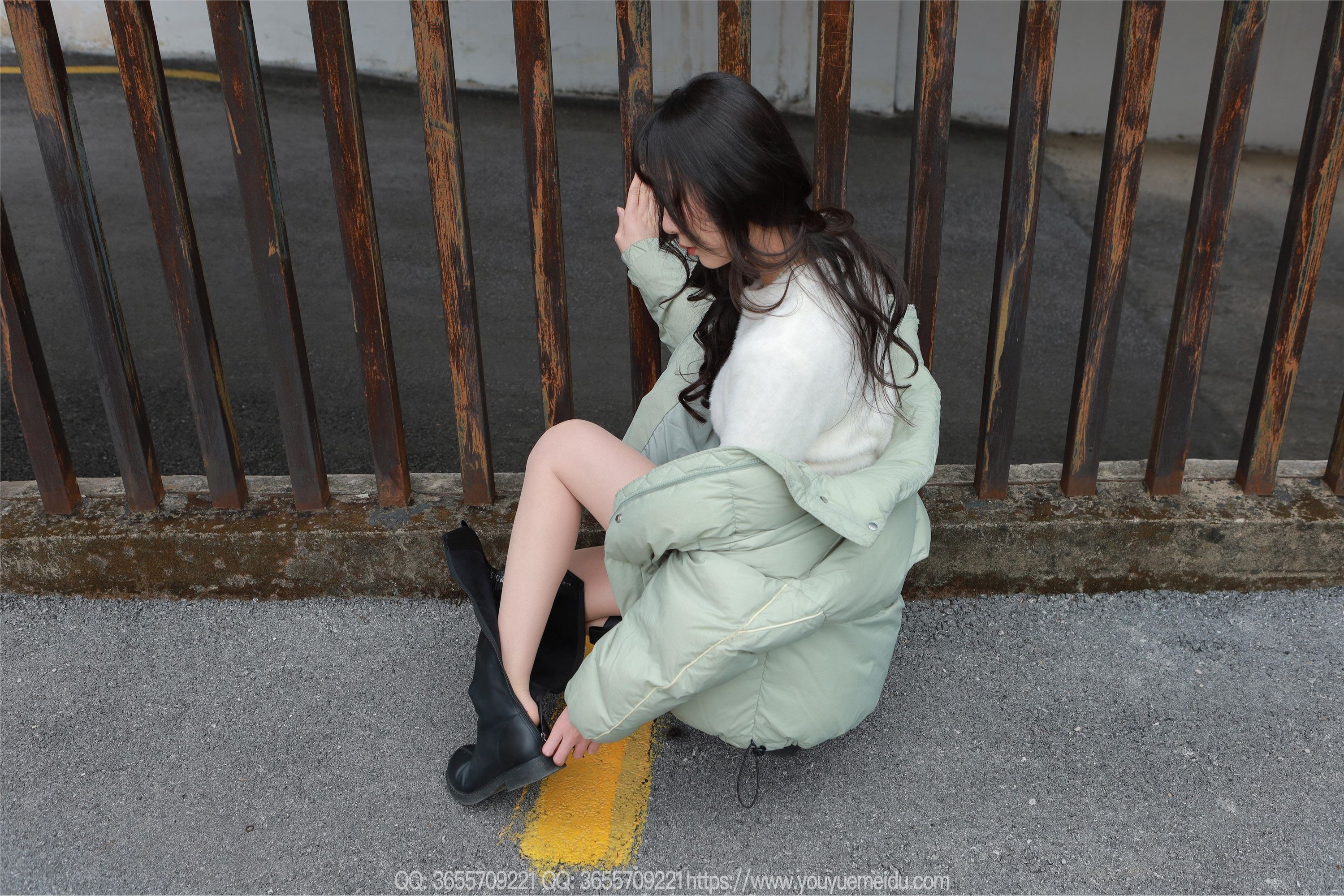 IESS异思趣向  2025.04.02 丝享家 2017 团团《长靴包臀裙（上）》